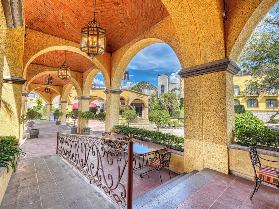 Habitación Premium | Barandillas en los pasillos
