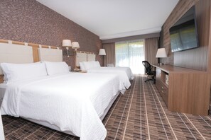 Camera Standard, 2 letti queen, al piano terra | Biancheria da letto di alta qualità, minibar, una cassaforte in camera