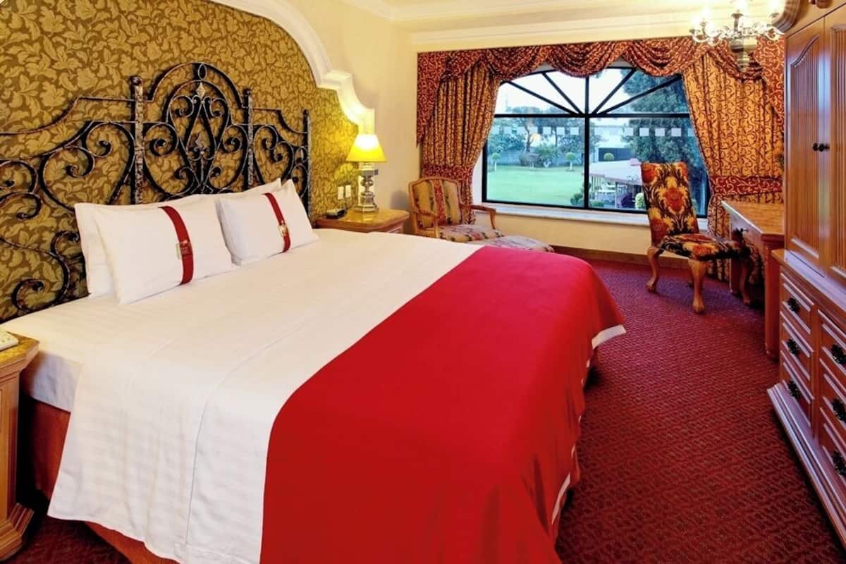 Suite | Premium bedding, minibar, in-room safe, individually decorated