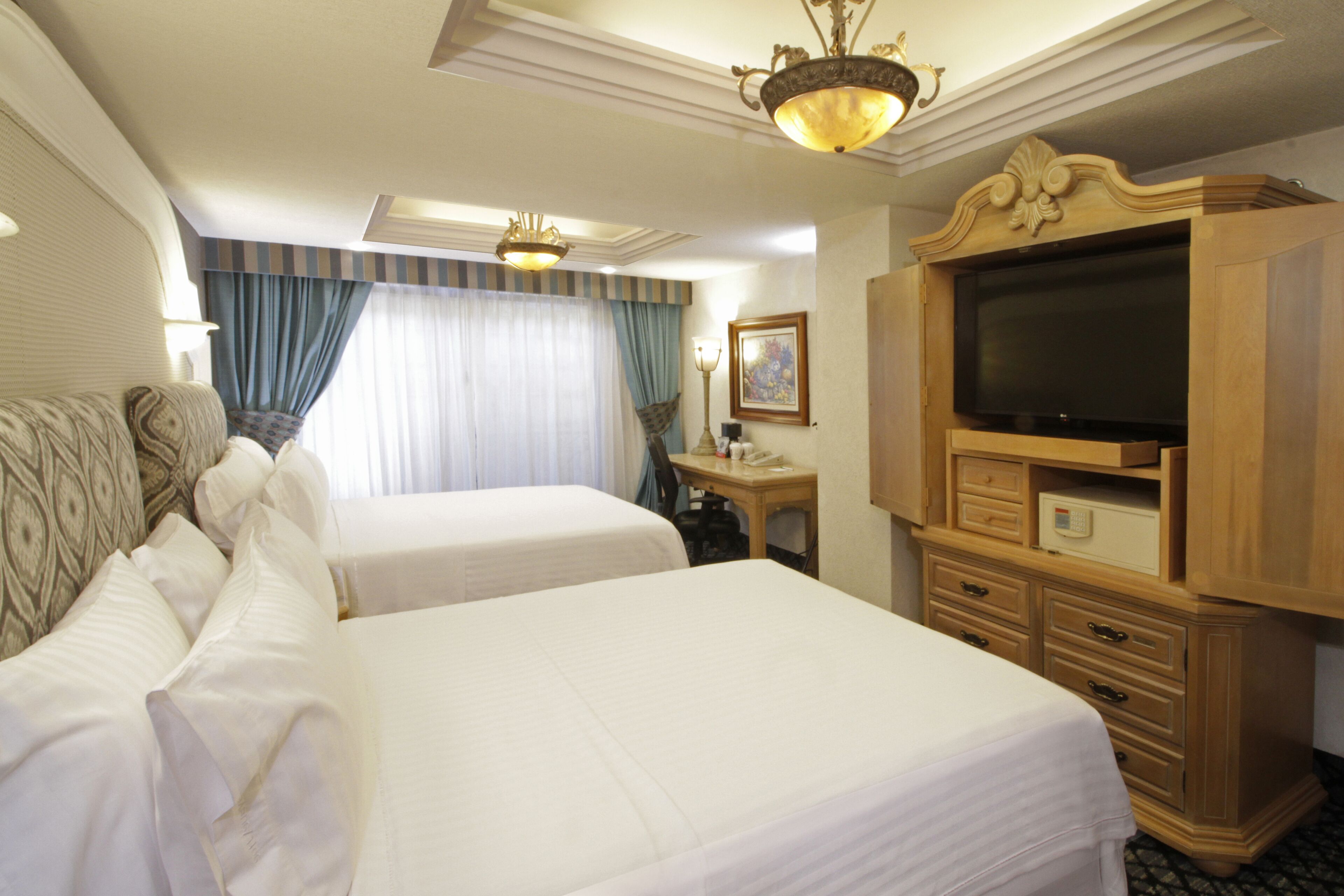 Ropa de cama de alta calidad y minibar 