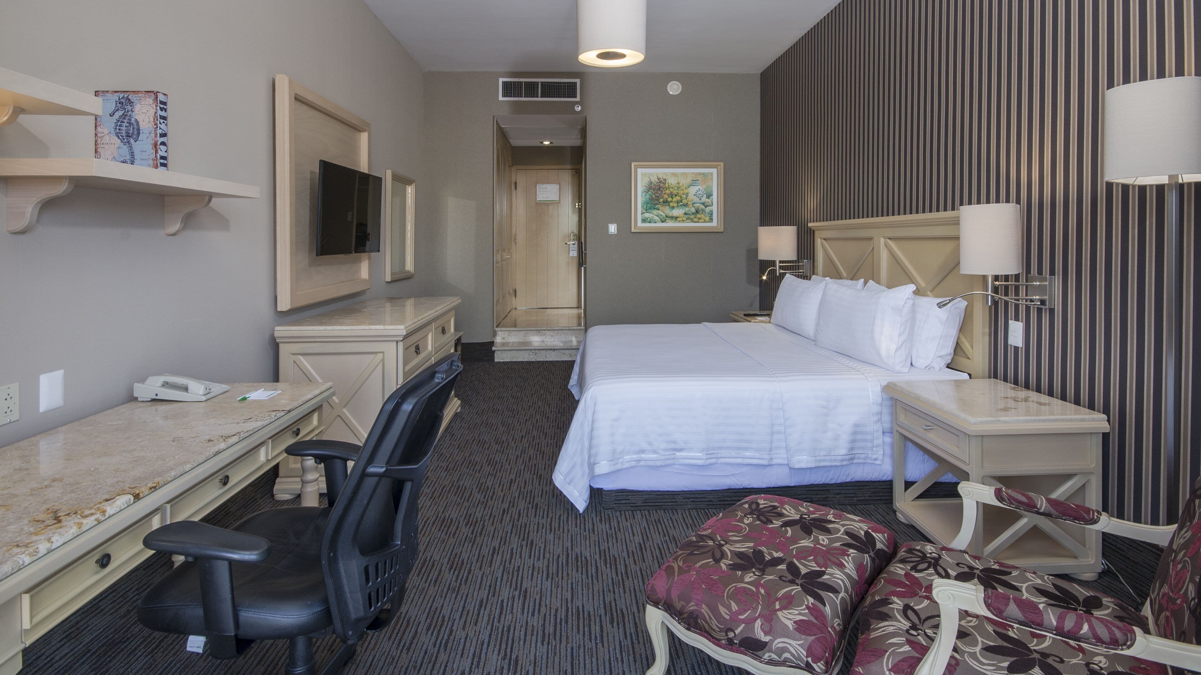 Ropa de cama de alta calidad y minibar 