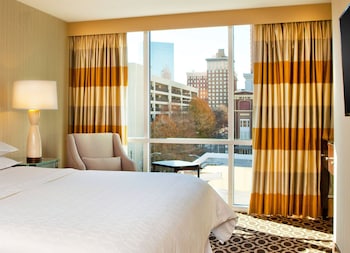 Premium bedding, in-room safe, desk, soundproofing at Courtland Grand Hotel, Trademark Collection by Wyndham