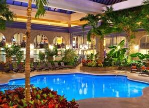 Indoor pool, a heated pool, open 7:00 AM to 10:00 PM, sun loungers - Courtland Grand Hotel, Trademark Collection by Wyndham (Atlanta)