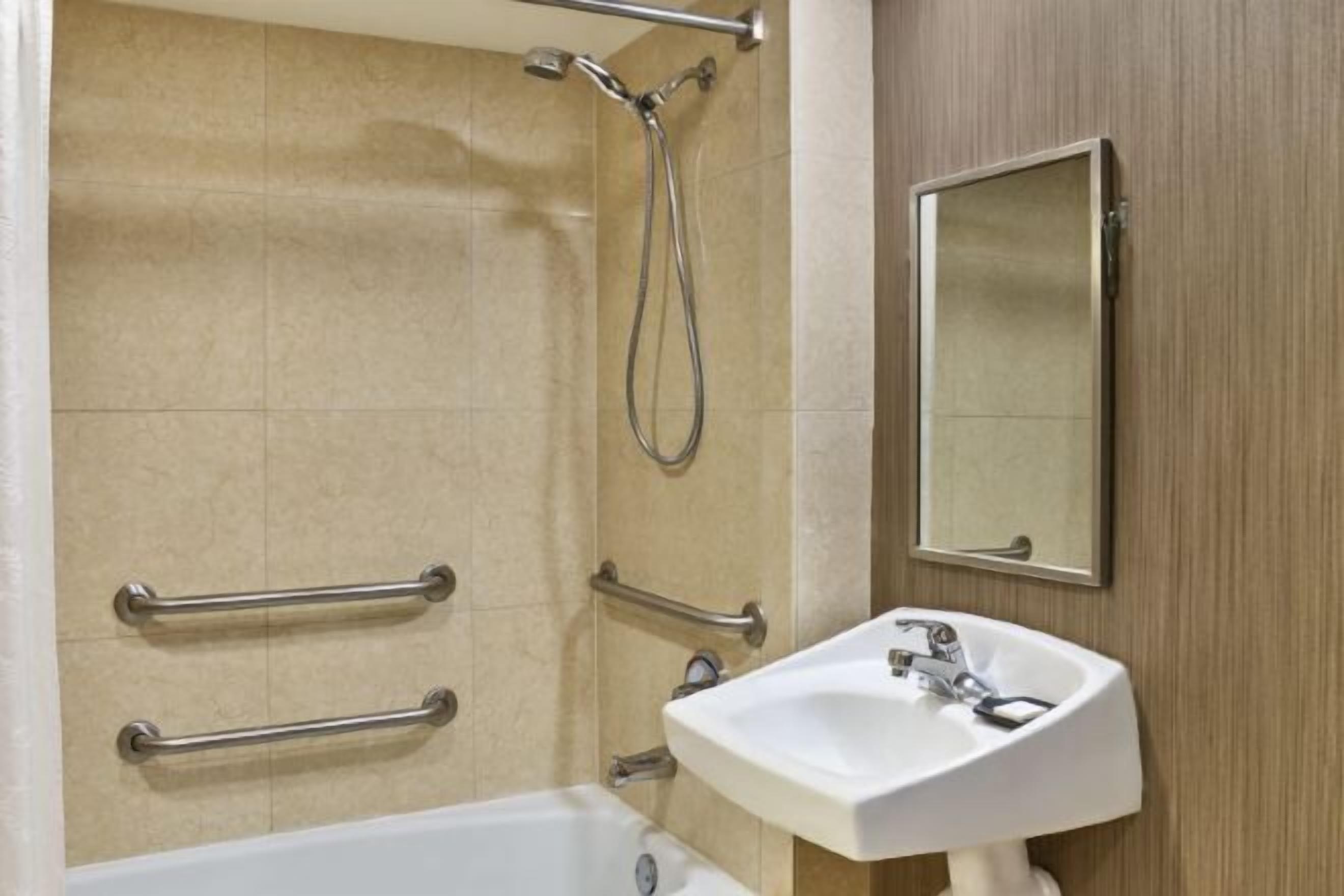 Articles de toilette de luxe, sèche-cheveux, peignoirs