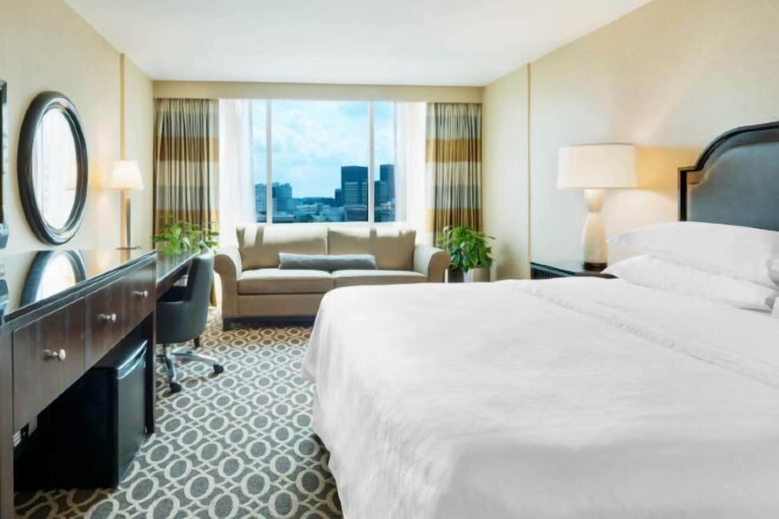 Literie de qualité supérieure, coffres-forts dans les chambres, bureau