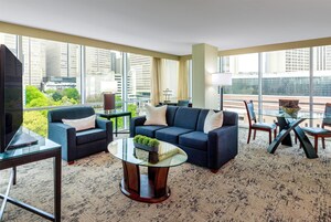 Roupas de cama premium, cofres nos quartos, escrivaninha