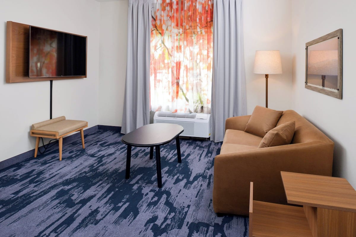 Suite, Multiple Beds, Non Smoking | Living area | 55-inch flat-screen TV with satellite channels, TV, Netflix