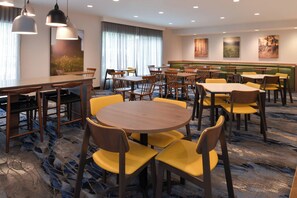 Free daily on-the-go breakfast  - Fairfield Inn & Suites by Marriott Arlington Six Flags (Arlington)