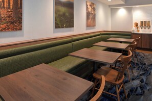 Free daily on-the-go breakfast - Fairfield Inn & Suites by Marriott Arlington Six Flags (Arlington)