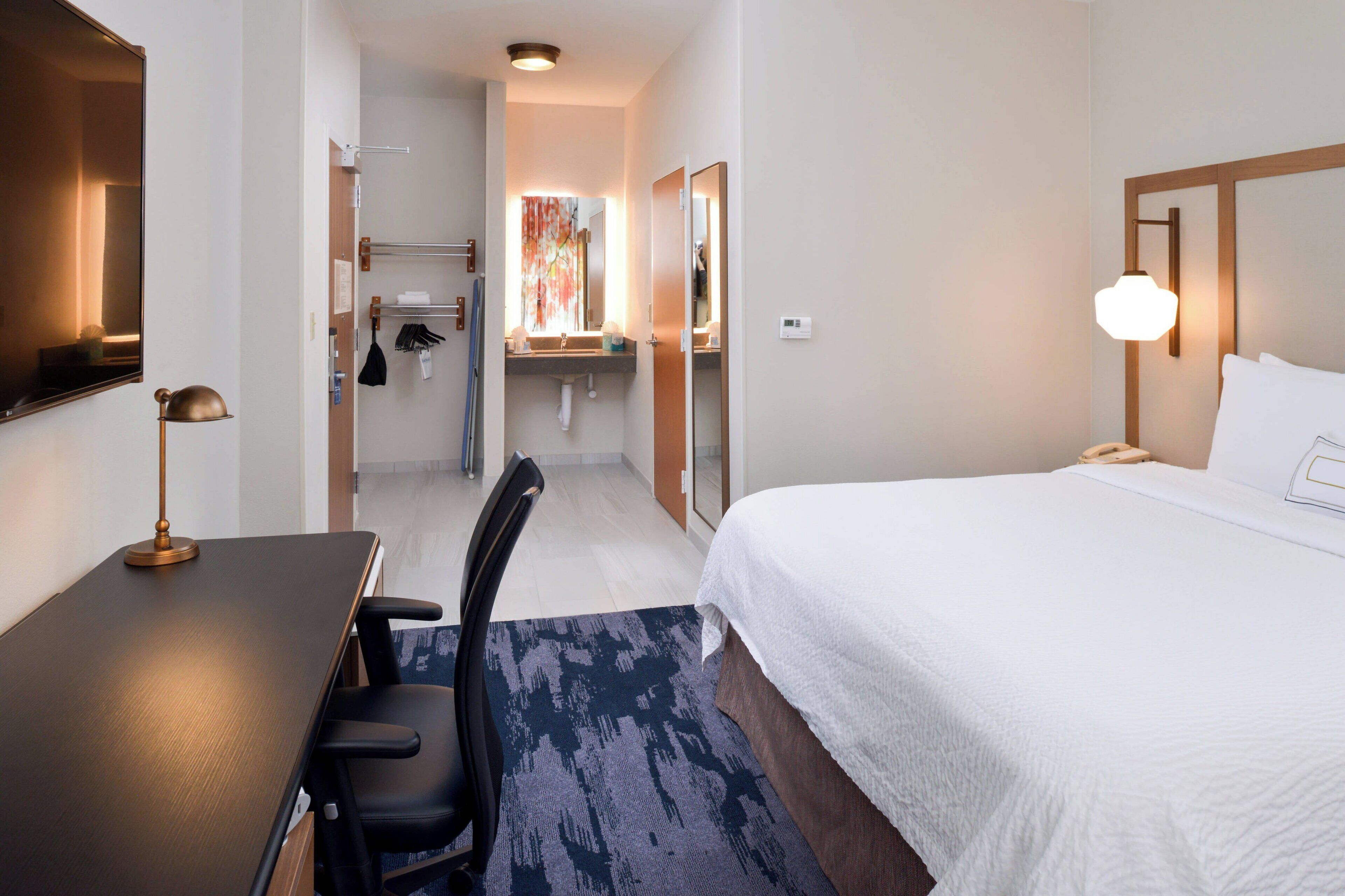 room, 1 king bed | desk, laptop workspace, blackout curtains, soundproofing