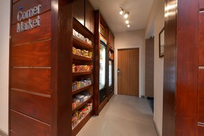 Snack bar - Fairfield Inn & Suites by Marriott Arlington Six Flags (Arlington)