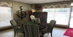 Breakfast area