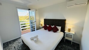 Ropa de cama de alta calidad y escritorio 