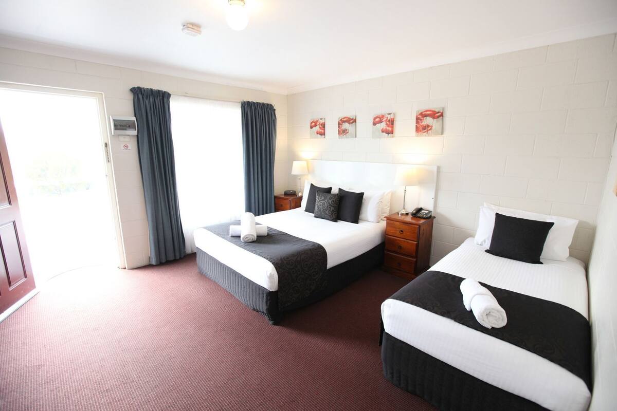 Ropa de cama de alta calidad y escritorio