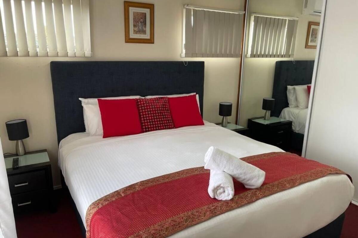 Ropa de cama de alta calidad y escritorio