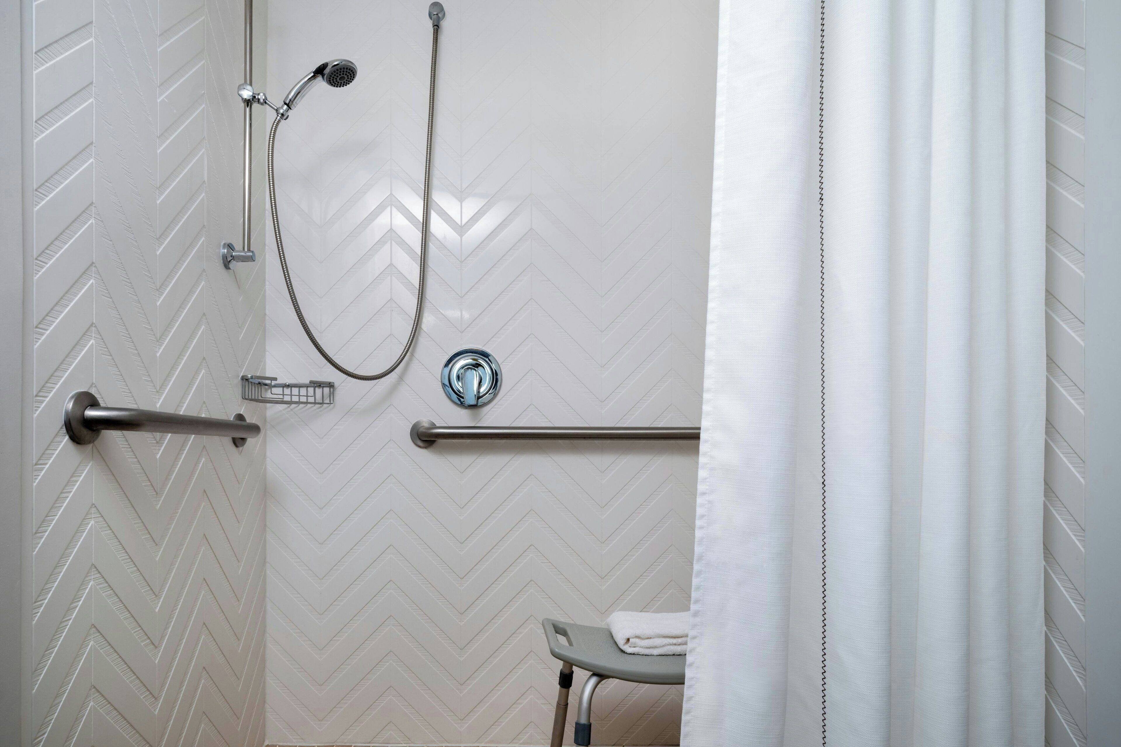 room, 1 king bed, non smoking (mobility/hearing access, roll-in shwr) | bathroom | combined shower/bathtub, free toiletries, hair dryer, towels