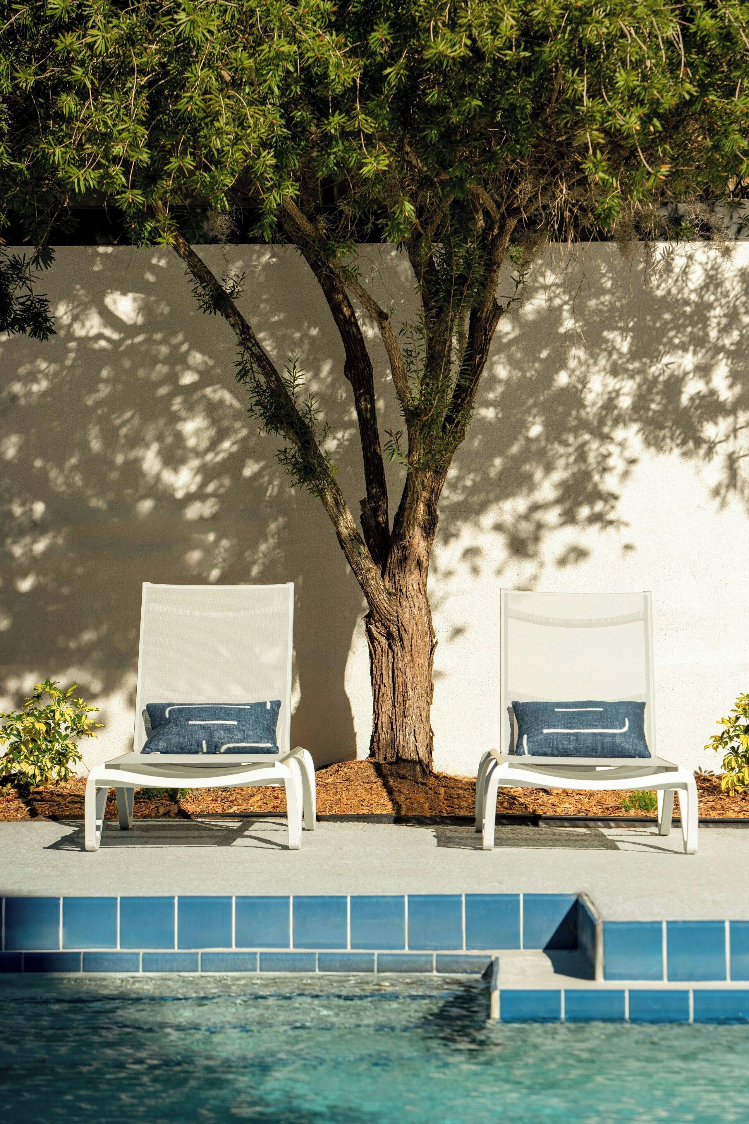 outdoor pool, open 7:00 am to 10:00 pm, pool loungers