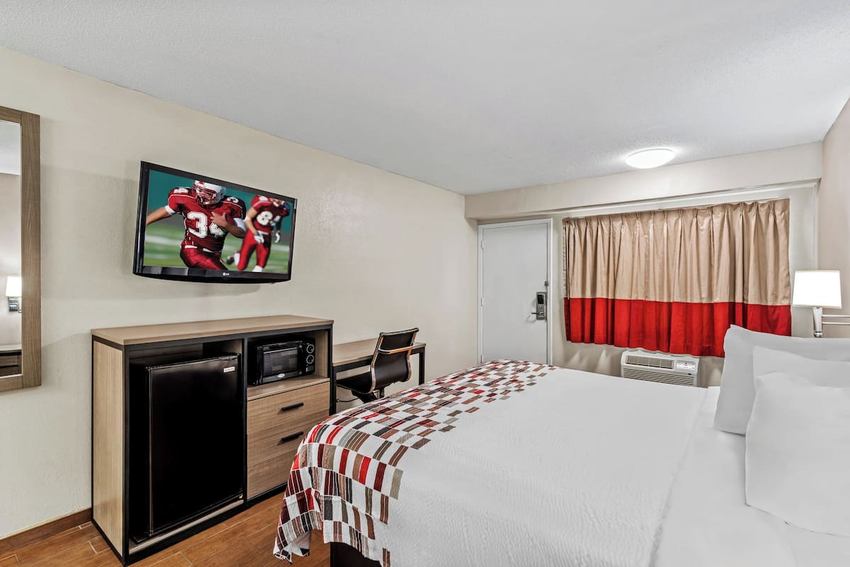 Blackout curtains, iron/ironing board, free cots/infant beds, free WiFi