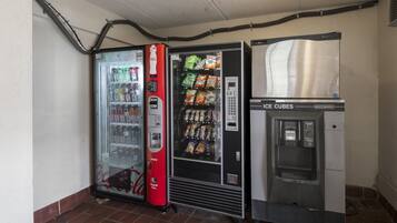 ตู้ขายสินค้าแบบหยอดเหรียญ