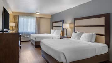 Habitación estándar, 2 camas de matrimonio, no fumadores, frigorífico y microondas (Pet Friendly) | Ropa de cama hipoalergénica, escritorio, cortinas opacas