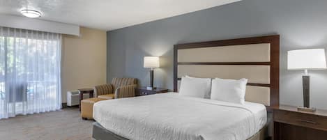Standard Room, 1 King Bed, Non Smoking, Balcony (2nd Floor) | Hypo-allergenic bedding, desk, blackout drapes, iron/ironing board