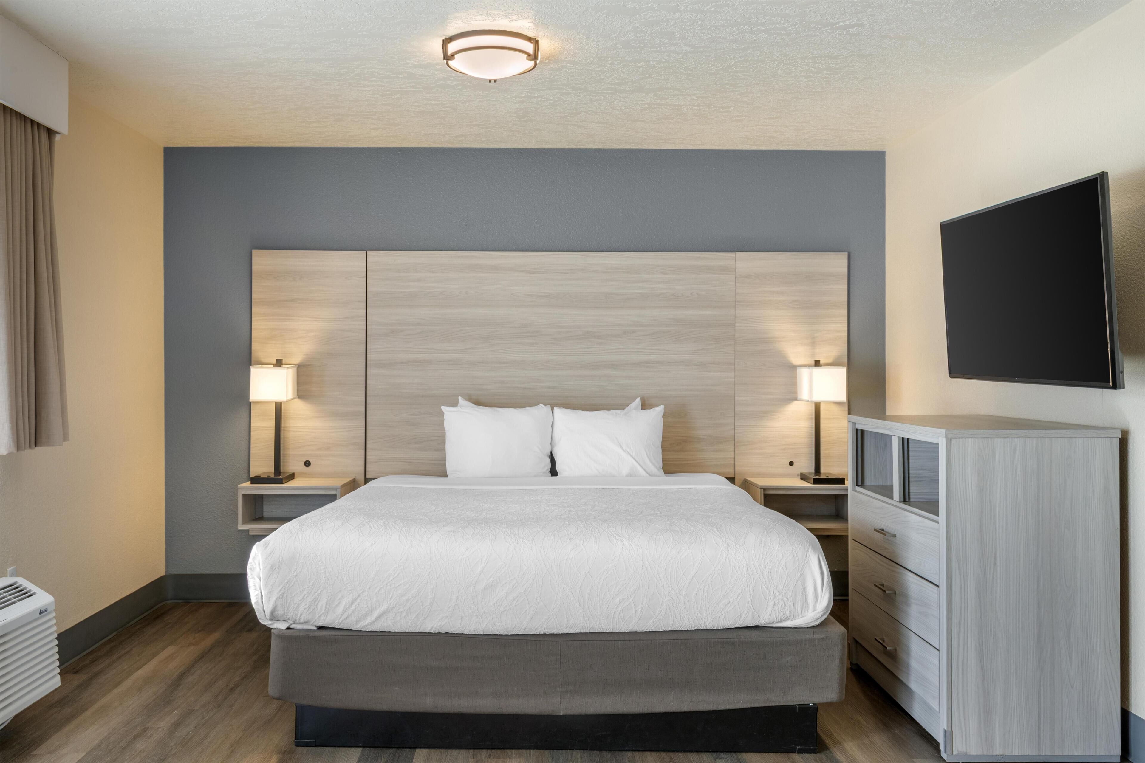 Suite, 1 King Bed, Non Smoking, Jetted Tub