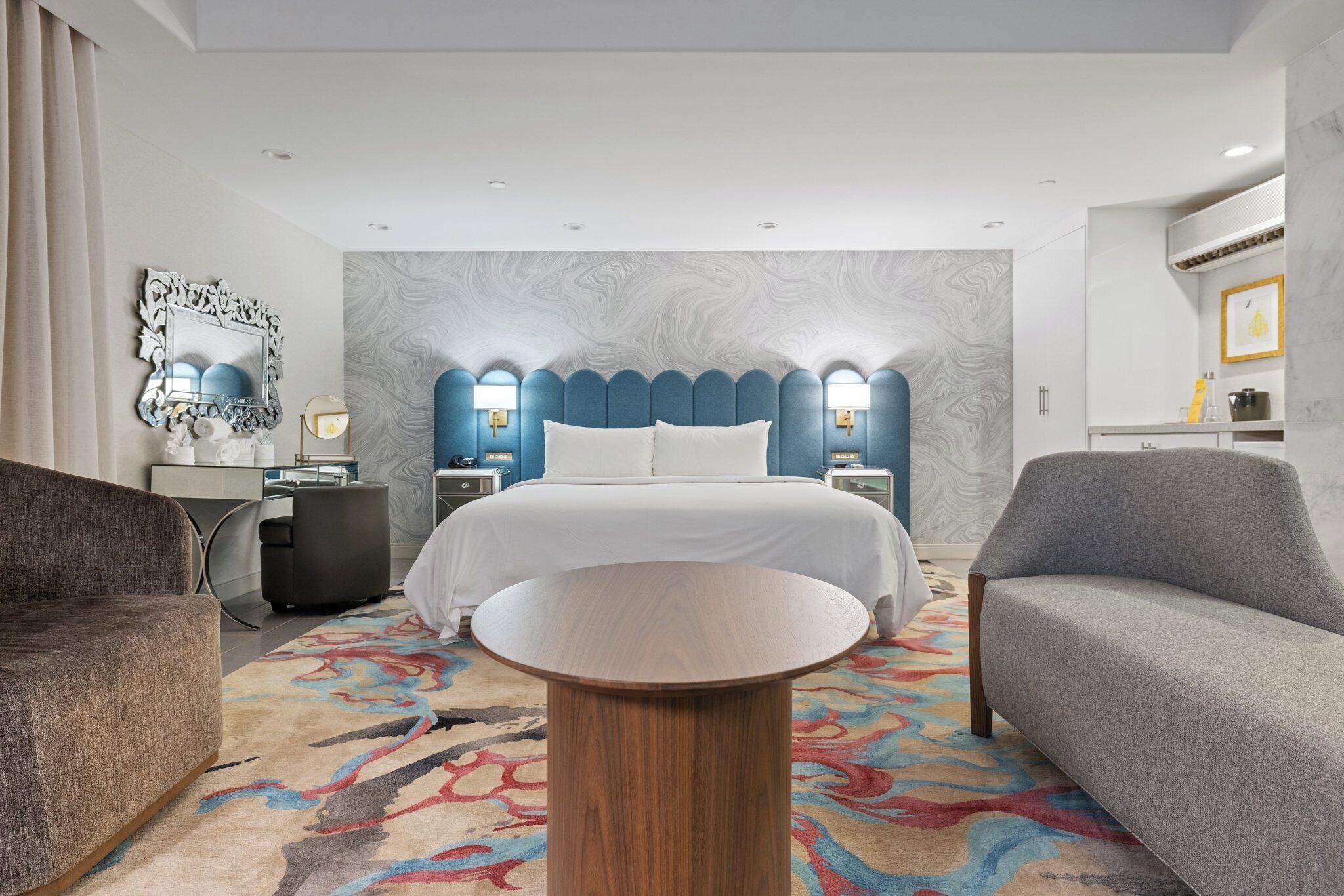 Luxe beddengoed, pillowtop-bedden, een kluis op de kamer, een bureau