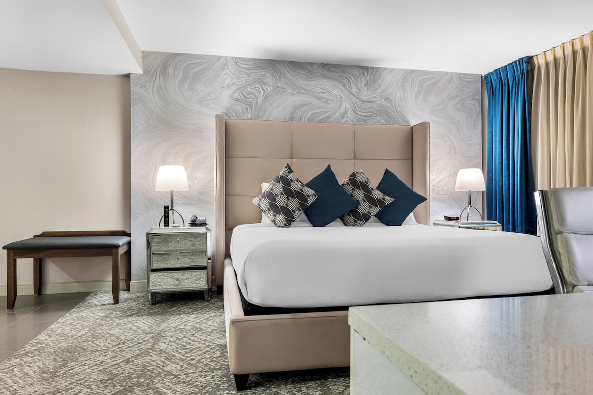 Suite, 1 King Bed (Living Area Powder Room)