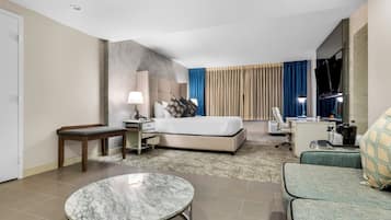 Suite, 1 cama King size (Living Area, Powder Room) | Ropa de cama de alta calidad y camas con pillow-top