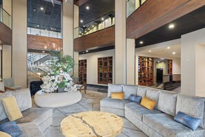 Lobby - voco Laguna Hills by IHG (Laguna Hills)