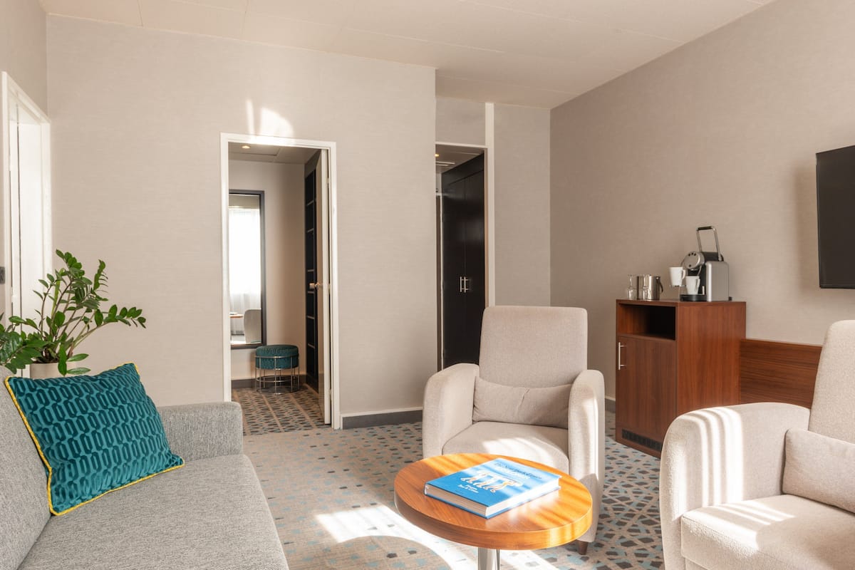 SuĆte, 1 quarto | Roupas de cama premium, frigobar, cofres nos quartos