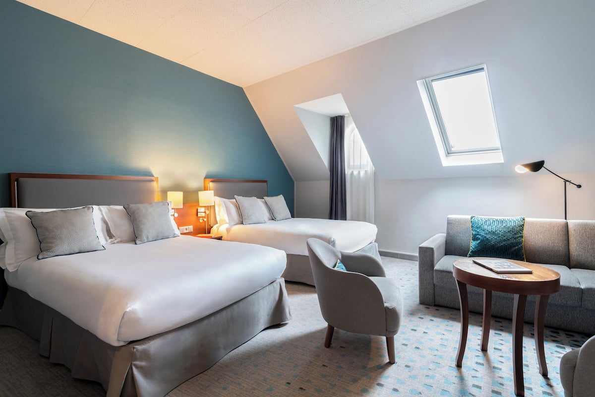 Quarto premium, vƔrias camas | Roupas de cama premium, frigobar, cofres nos quartos
