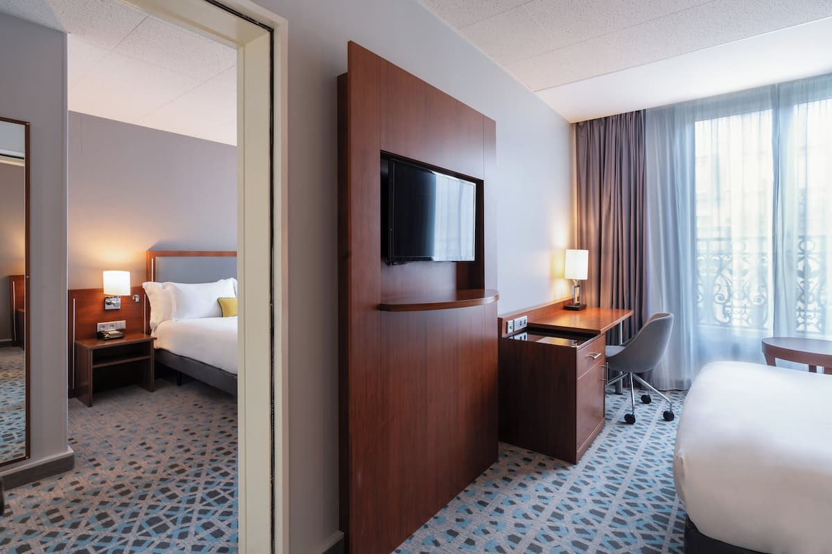 Family Room, 2 Katil Bujang (Single) | Peralatan tempat tidur premium, bar mini, peti besi dalam bilik