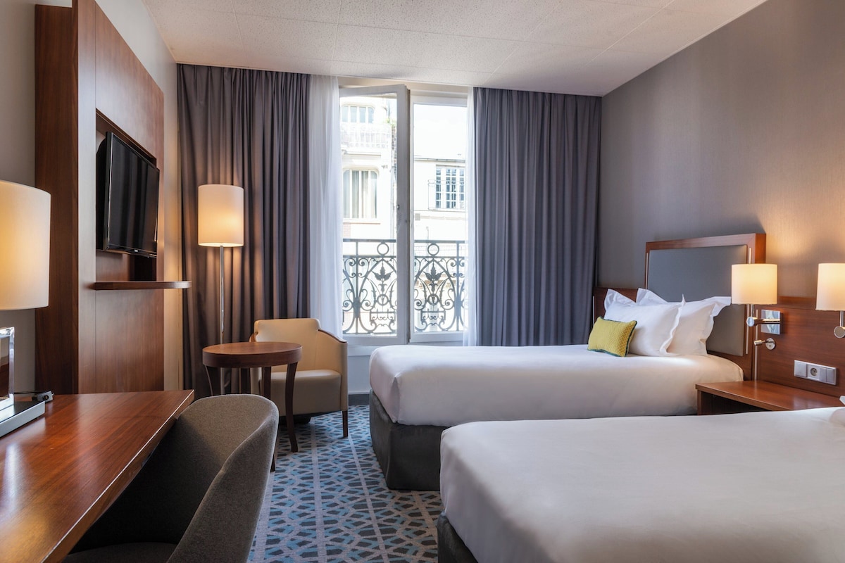 Standard Room, 2 Twin Beds | Premium bedding, minibar, in-room safe, desk