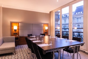 Meeting facility