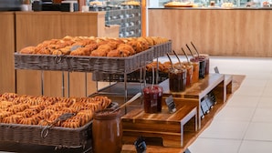 A bakery display with pastries and jams. - Crowne Plaza Paris Republique by IHG (Paris)