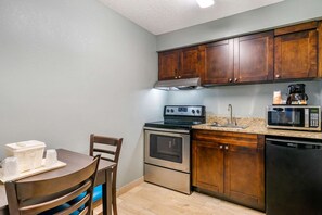 Suite, Multiple Beds, Non Smoking, Kitchen (2 Queen Beds, 1 Sofa Bed) | Private kitchen
