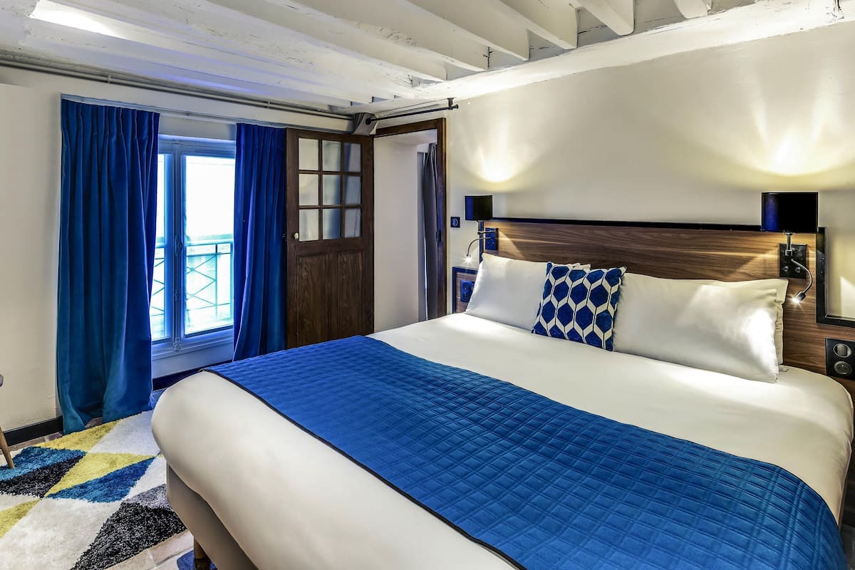 Apartment, 2 Bedrooms | Premium bedding, in-room safe, blackout curtains, soundproofing