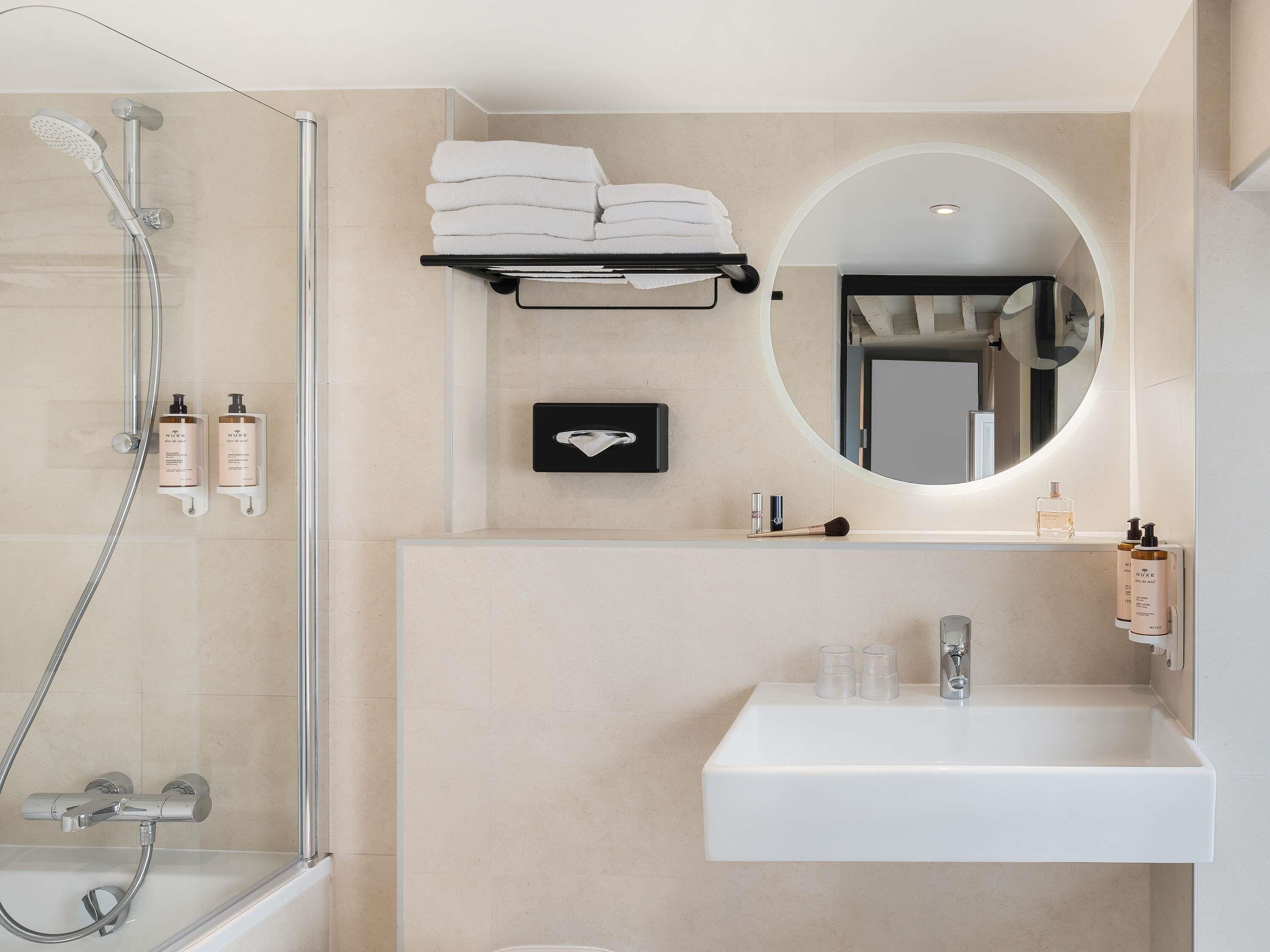 Rom – classic, 1 dobbeltseng | Sengetøy av topp kvalitet, safe på rommet og blendingsgardiner