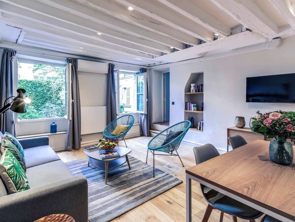 Apartment, 1 Bedroom | Premium bedding, in-room safe, blackout drapes, soundproofing