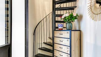 Apartamento, 2 habitaciones (Opera Duplex 538 sq. ft.) | Escaleras