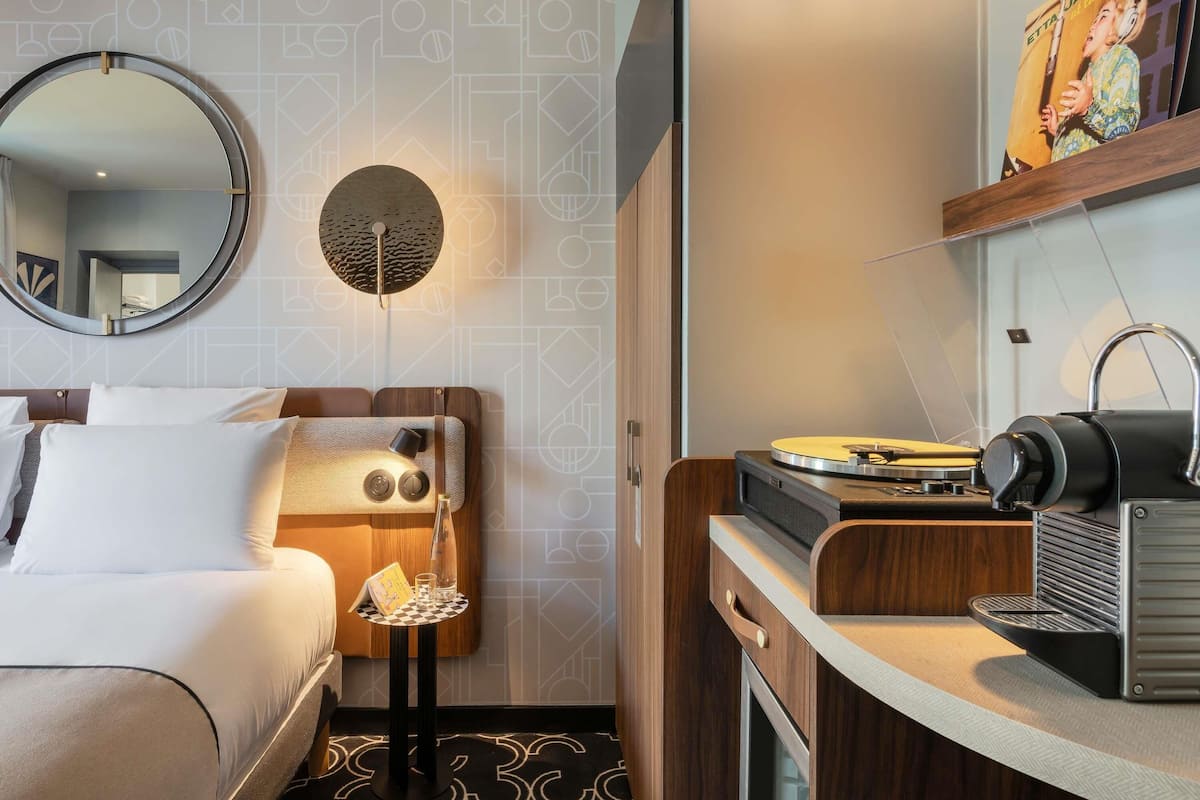 Privilege, Room, 1 Double Bed | Premium bedding, in-room safe, blackout drapes, soundproofing