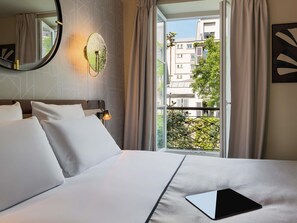 Premium bedding, in-room safe, blackout drapes, soundproofing
