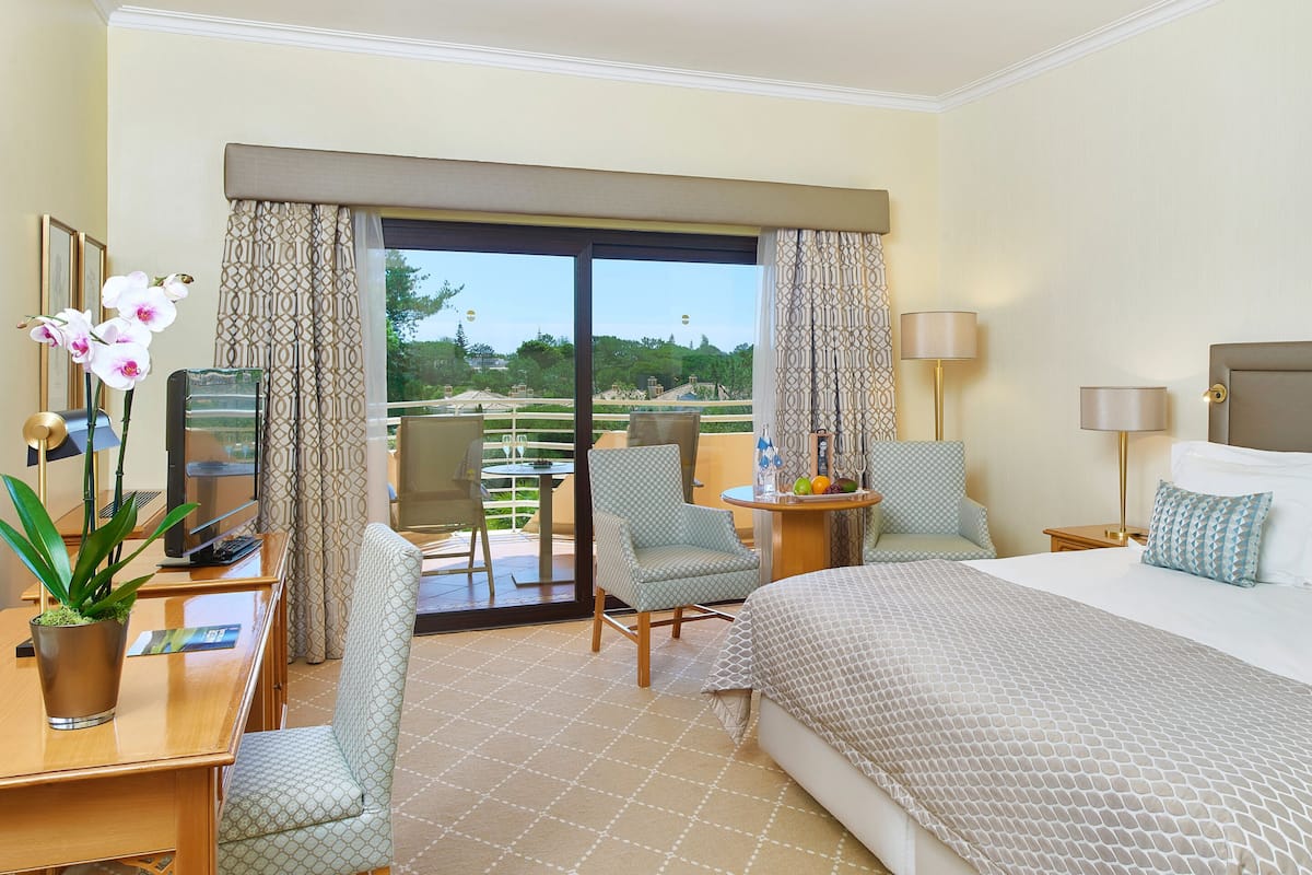 minibar, in-room safe, desk, blackout curtains