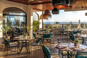 2 restaurants, breakfast, lunch, dinner served; Italian cuisine 
