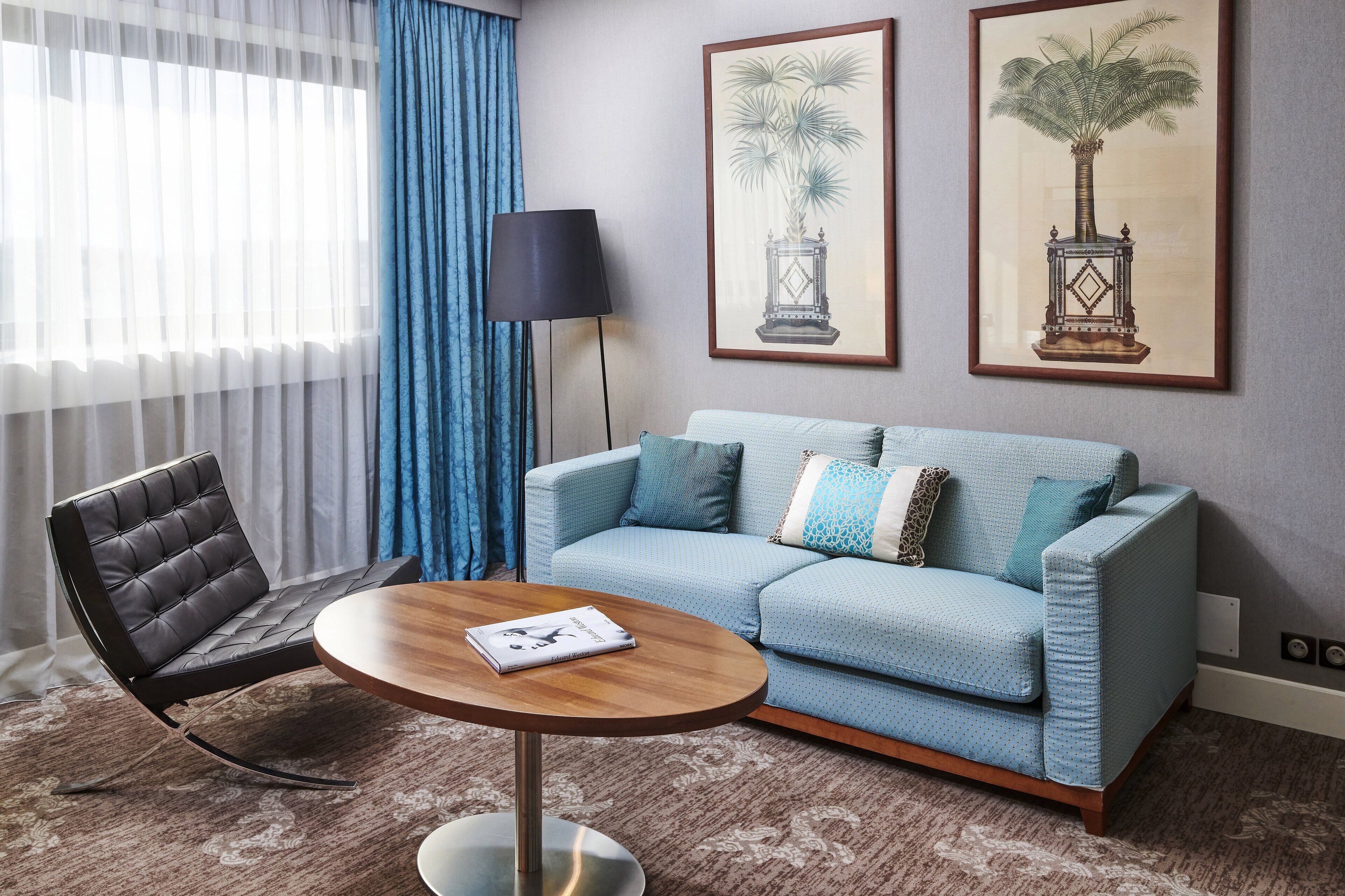 Ropa de cama de alta calidad y minibar 