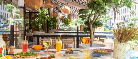 Breakfast, lunch, dinner served; Mediterranean cuisine