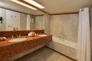 Articles de toilette (gratuits), séchoir à cheveux, bidet