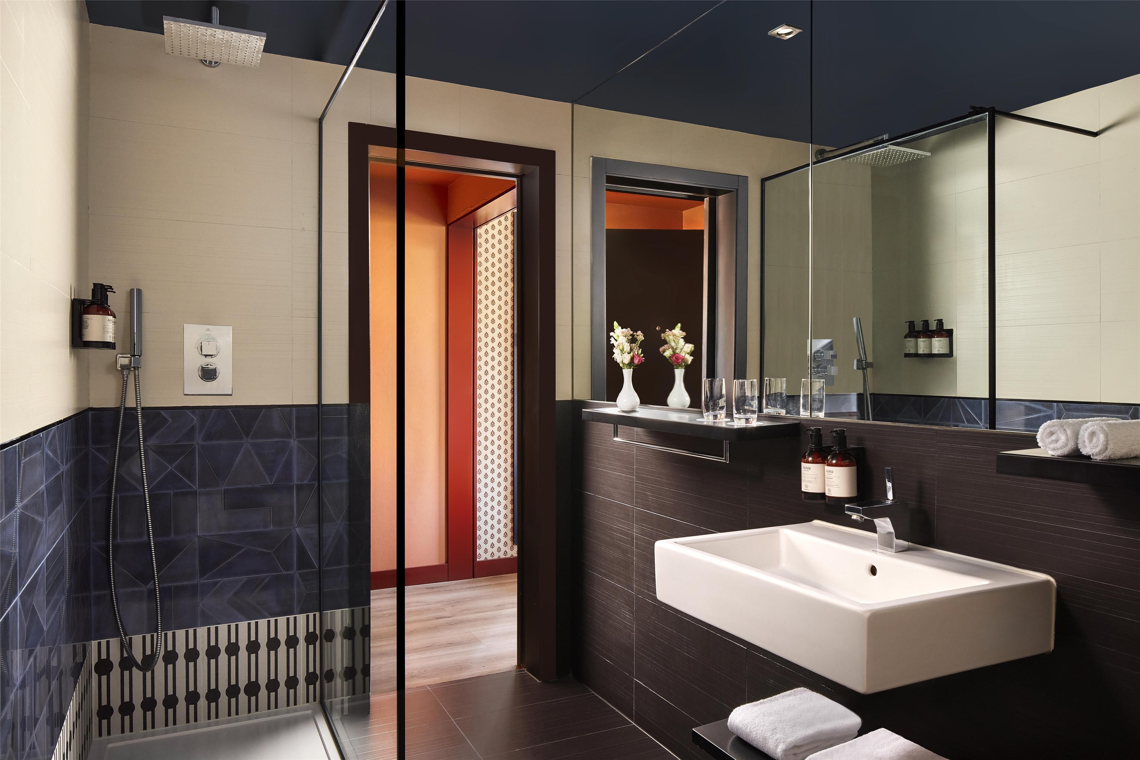 combined shower/bathtub, deep-soaking bathtub, rainfall showerhead