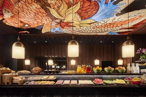 Se sirven comidas, cenas y cocina japonesa 